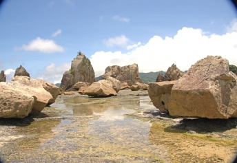 橋杭岩
